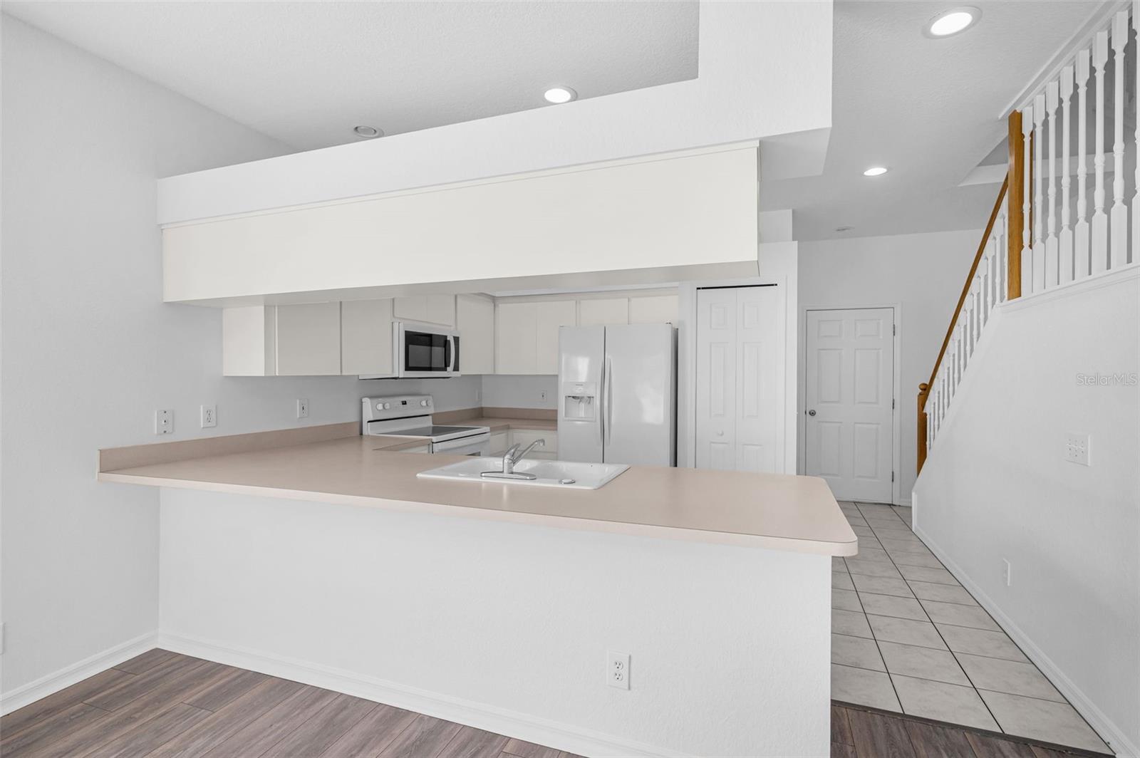 OAKHURST MANOR TWNHMS - Residential