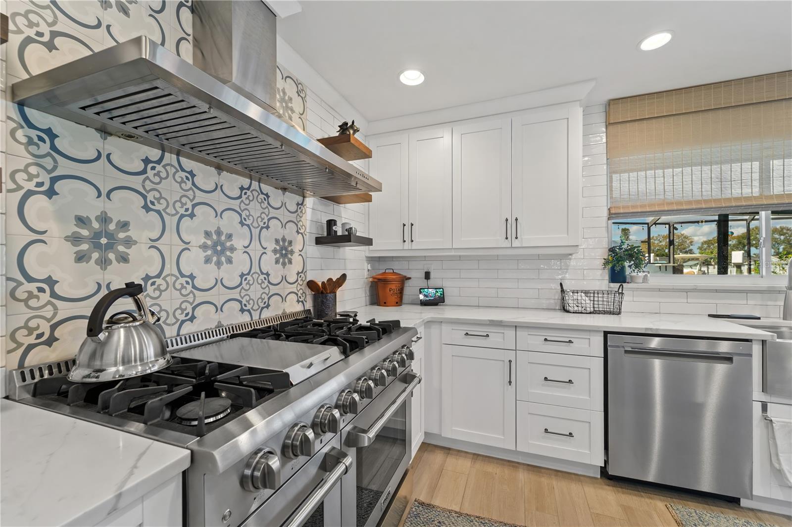 TAMPA SHORES UNIT 7 - Residential