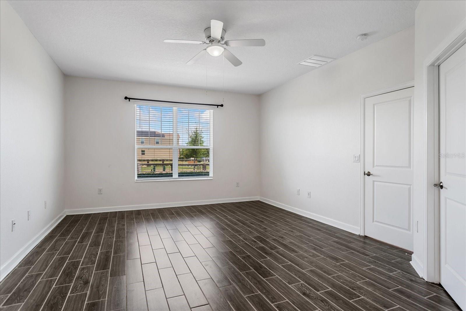 STOREY PK-PH 5 - Residential