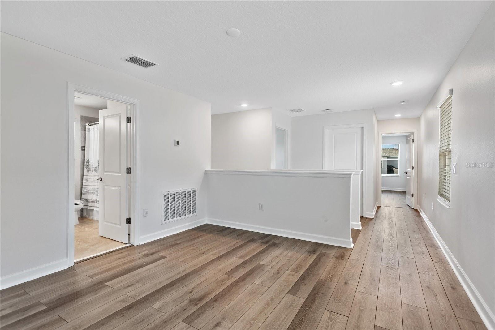 STOREY PK-PH 5 - Residential