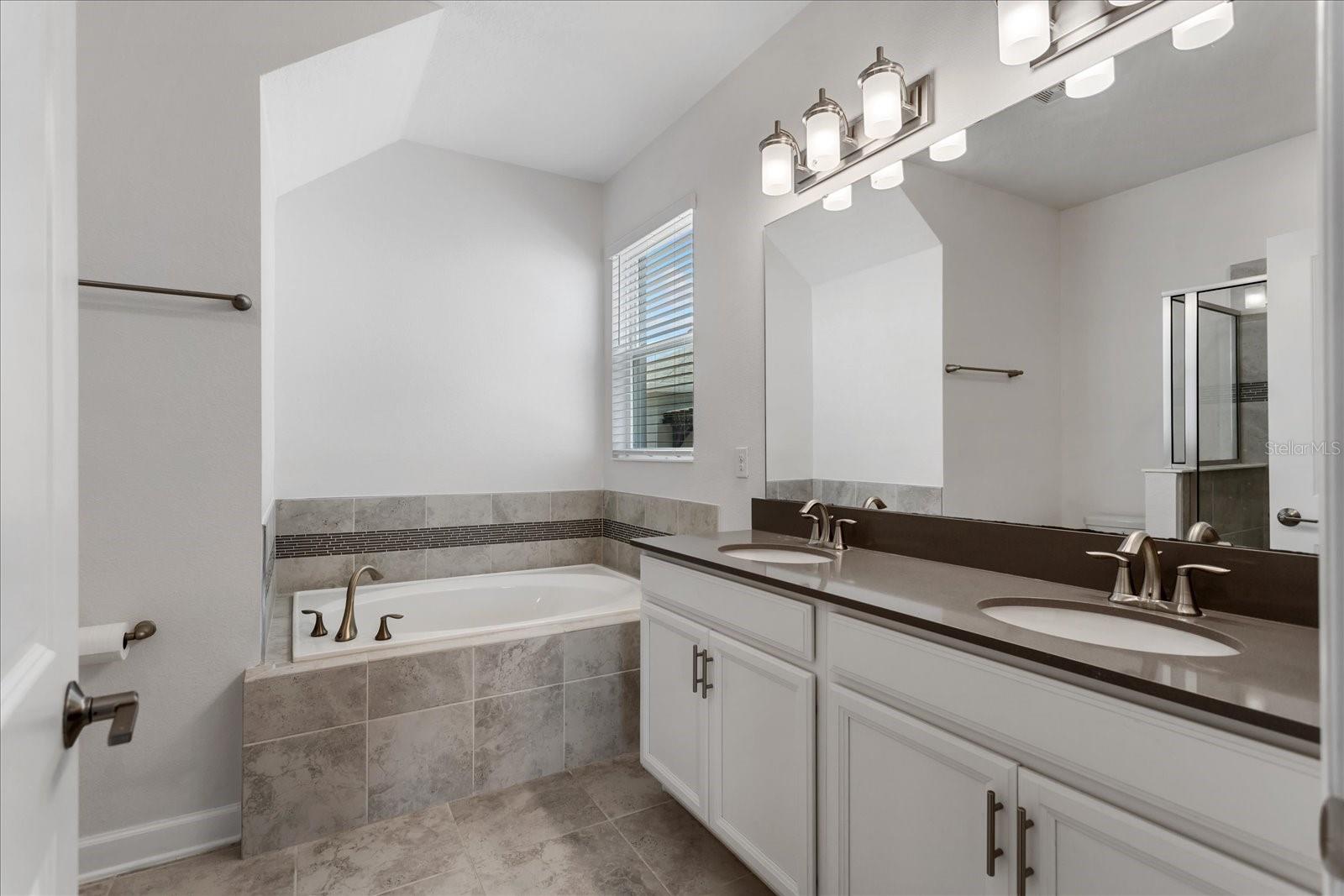 STOREY PK-PH 5 - Residential