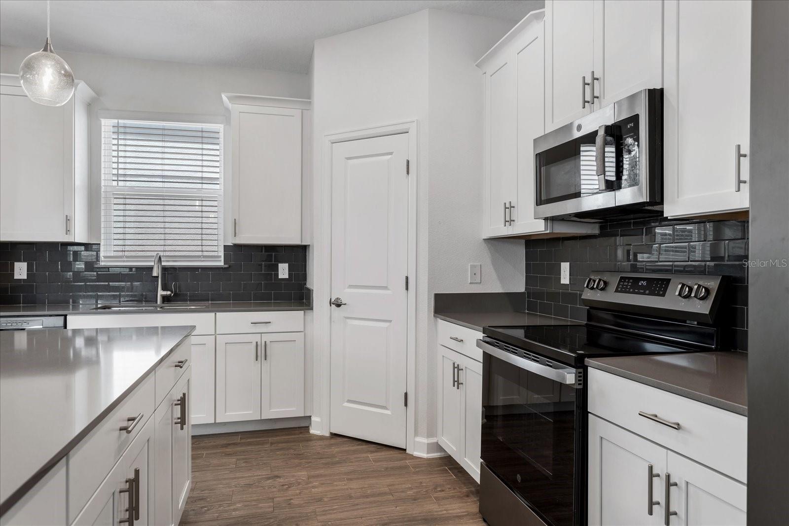STOREY PK-PH 5 - Residential