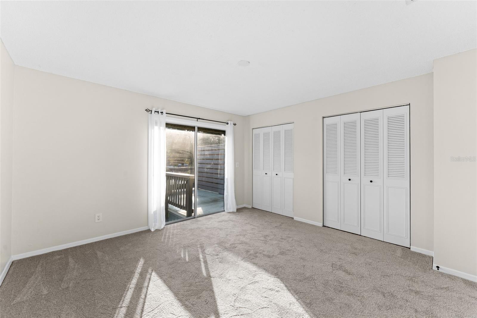 OAKS CONDO - Residential