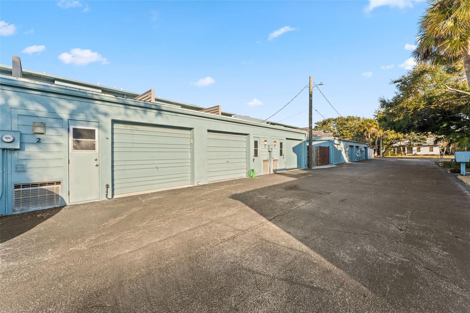 OAKS CONDO - Residential