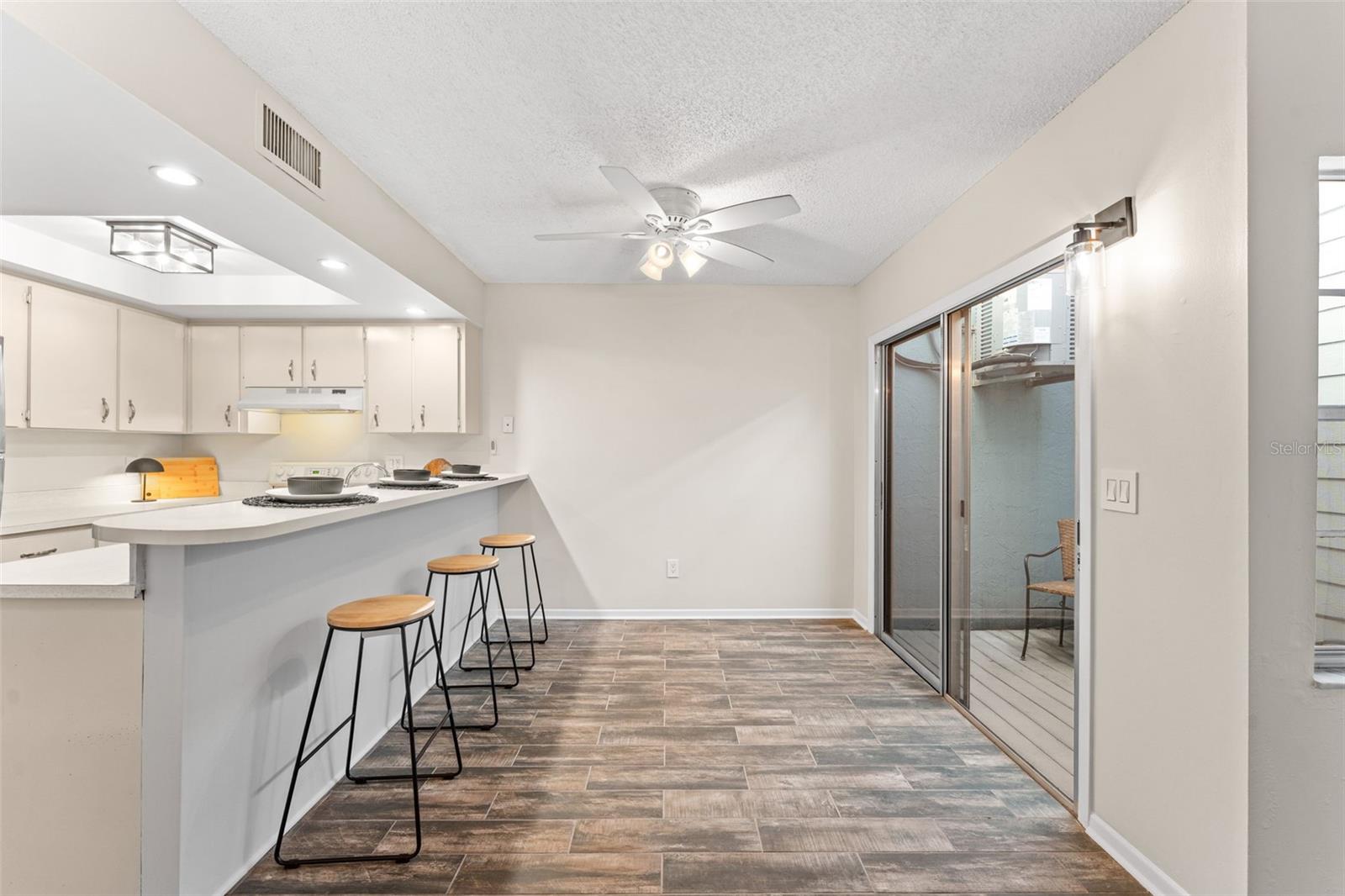 OAKS CONDO - Residential