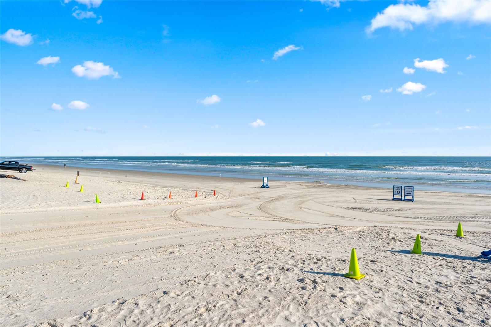 OAKS CONDO - Residential