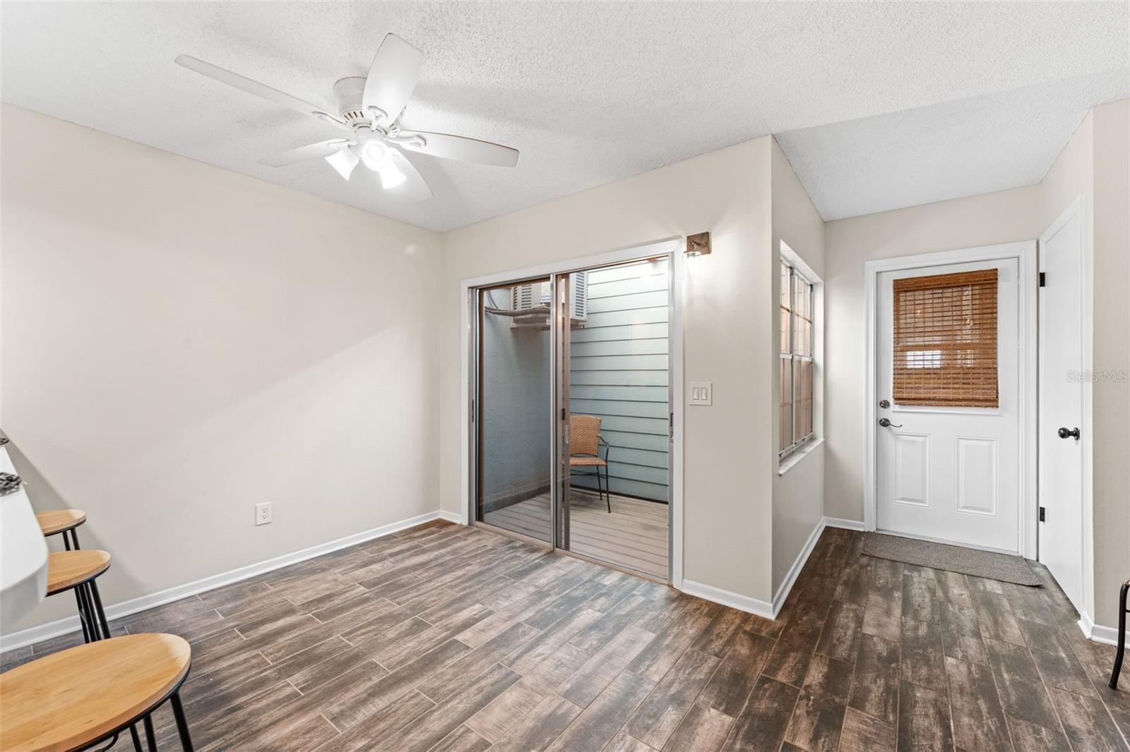 OAKS CONDO - Residential