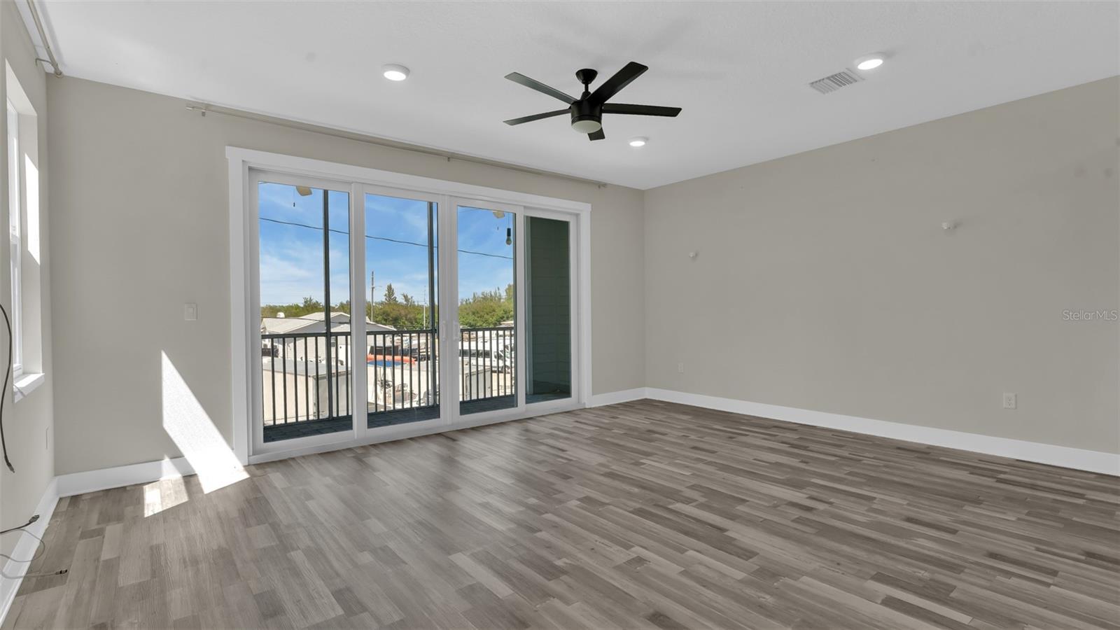 RIVIERA TWNHMS - Residential