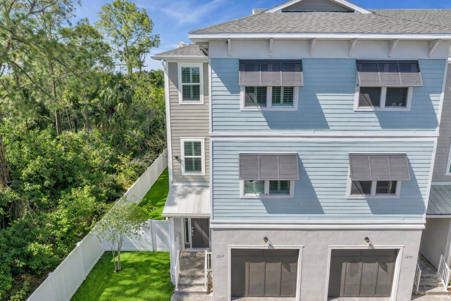 RIVIERA TWNHMS - Residential