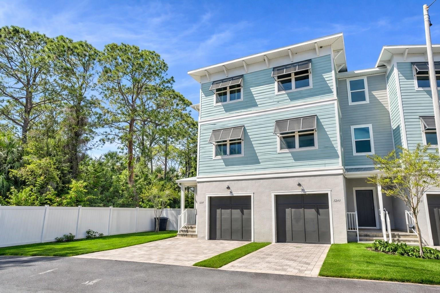 RIVIERA TWNHMS - Residential