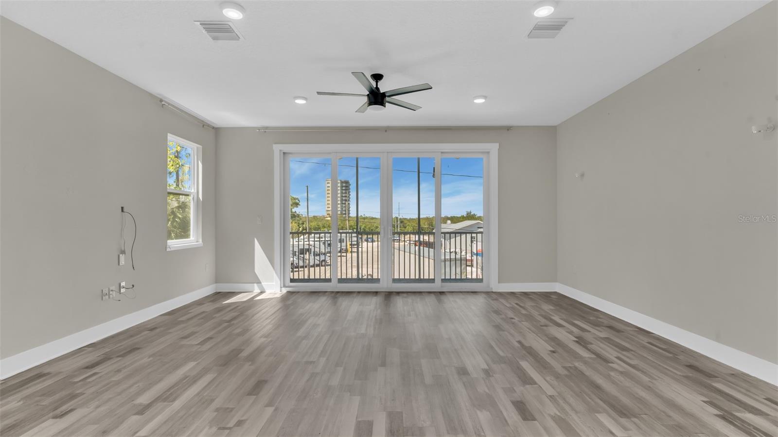 RIVIERA TWNHMS - Residential