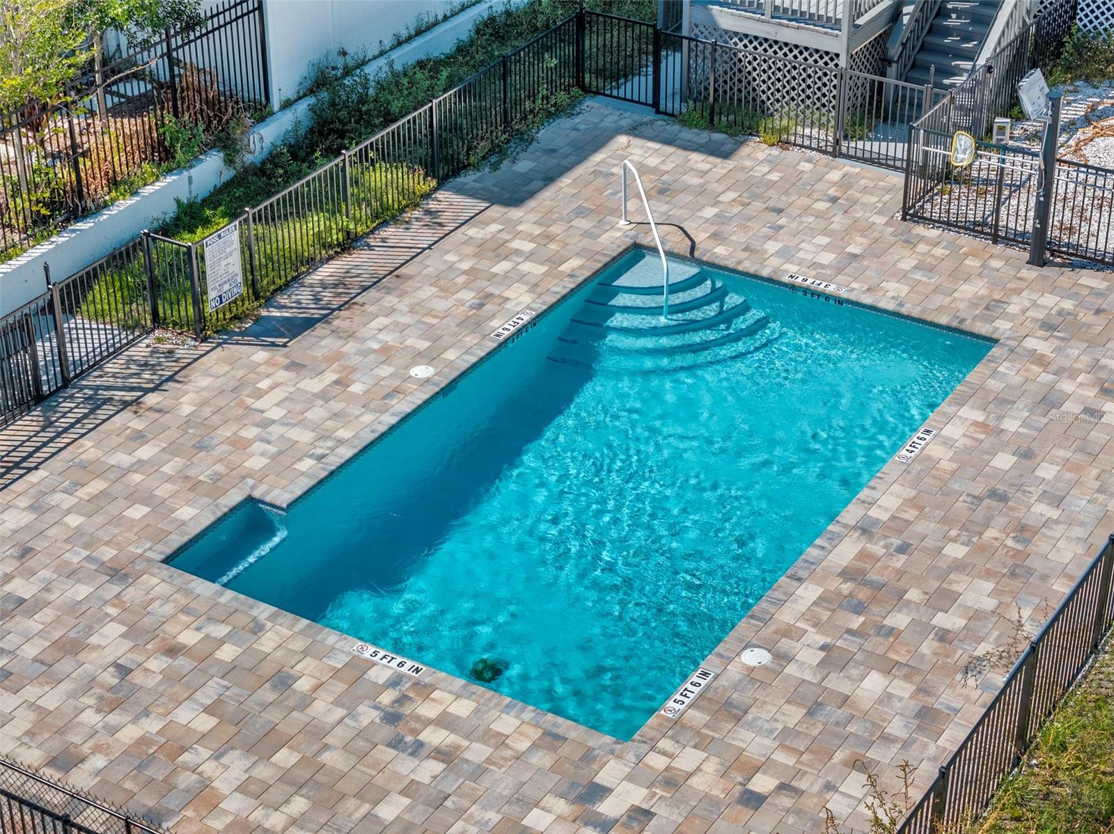 RIVIERA TWNHMS - Residential