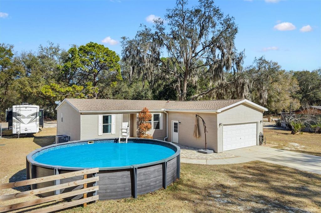 Photo of 357 Walters Place, Fruitland Park, FL 34731 (MLS # G5107797)