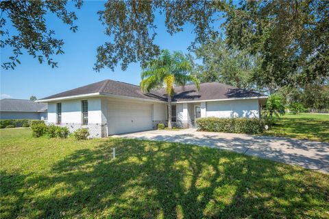 A home in LAKE WALES