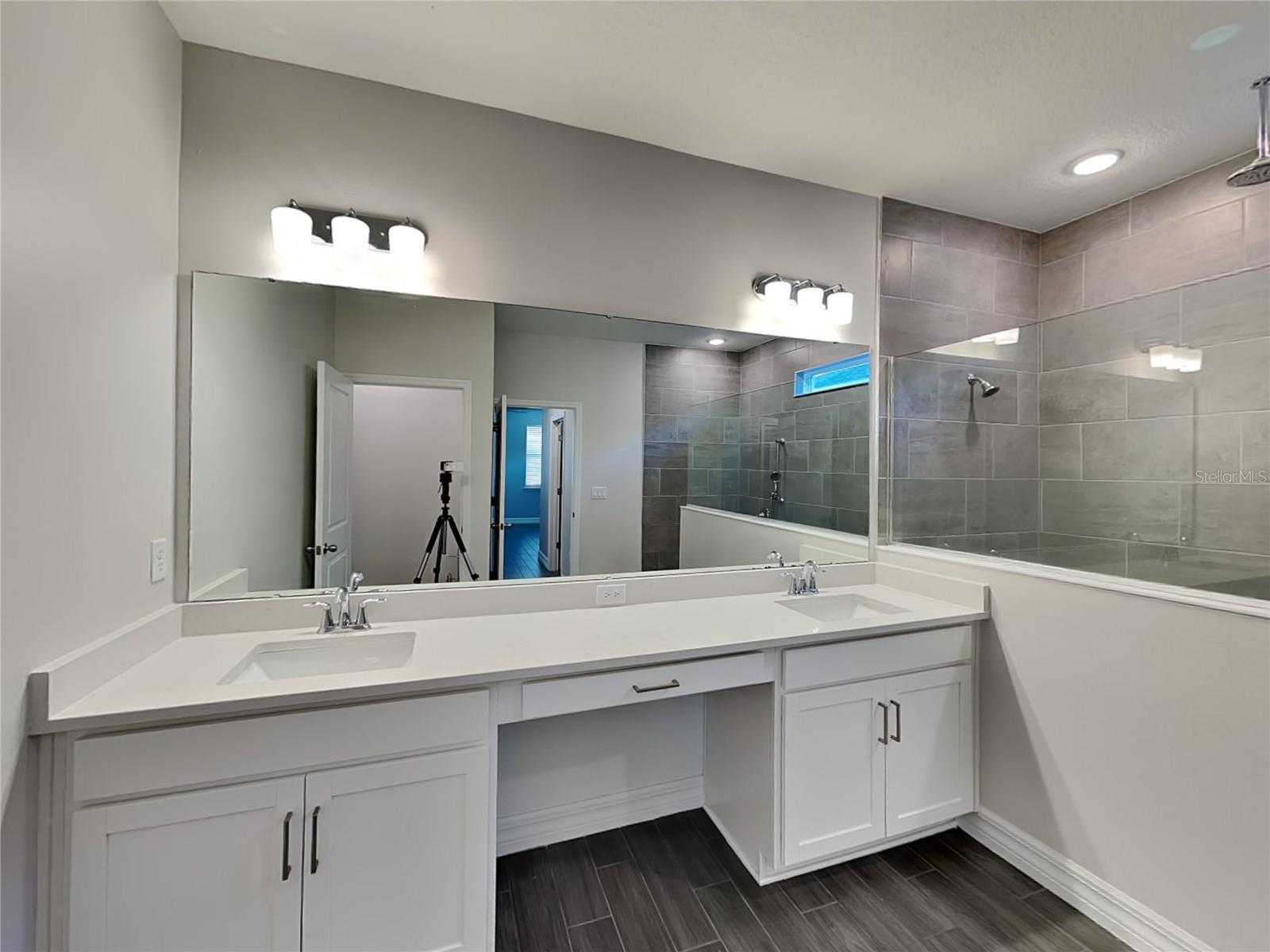 PRAIRIE OAKS - Residential Lease