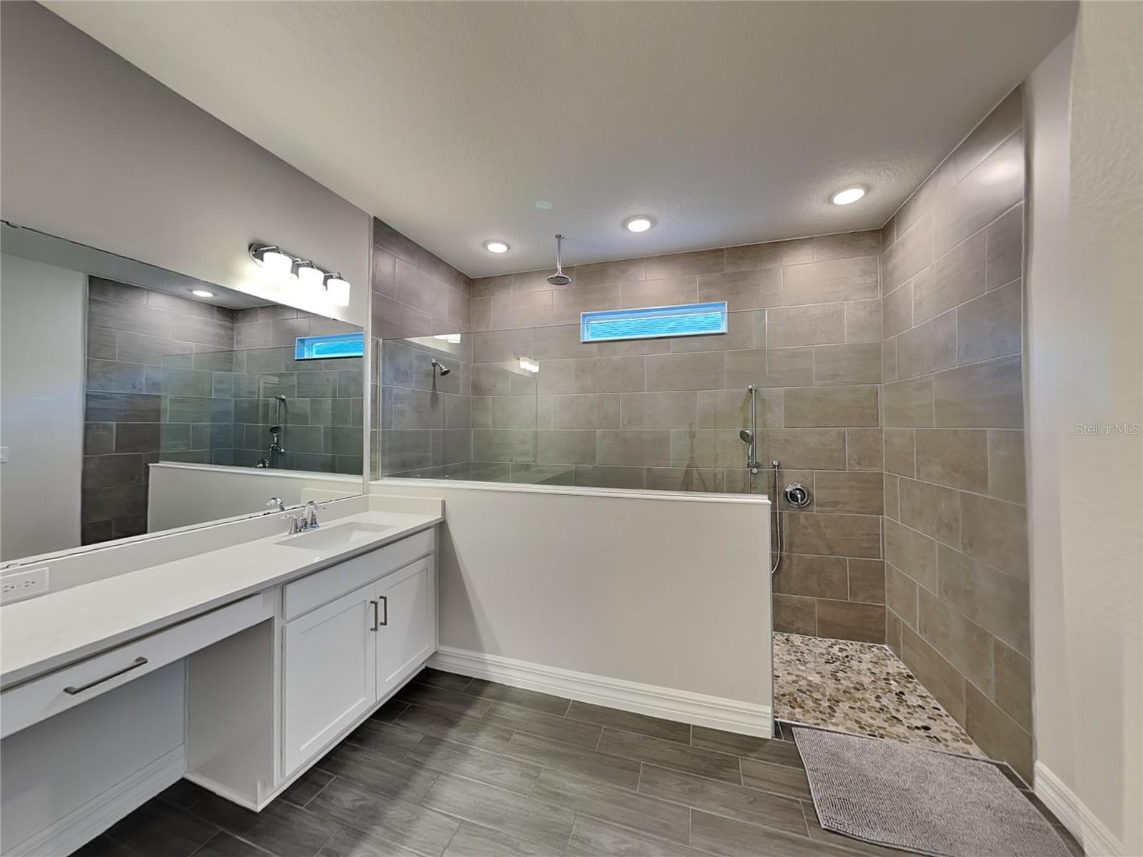 PRAIRIE OAKS - Residential Lease