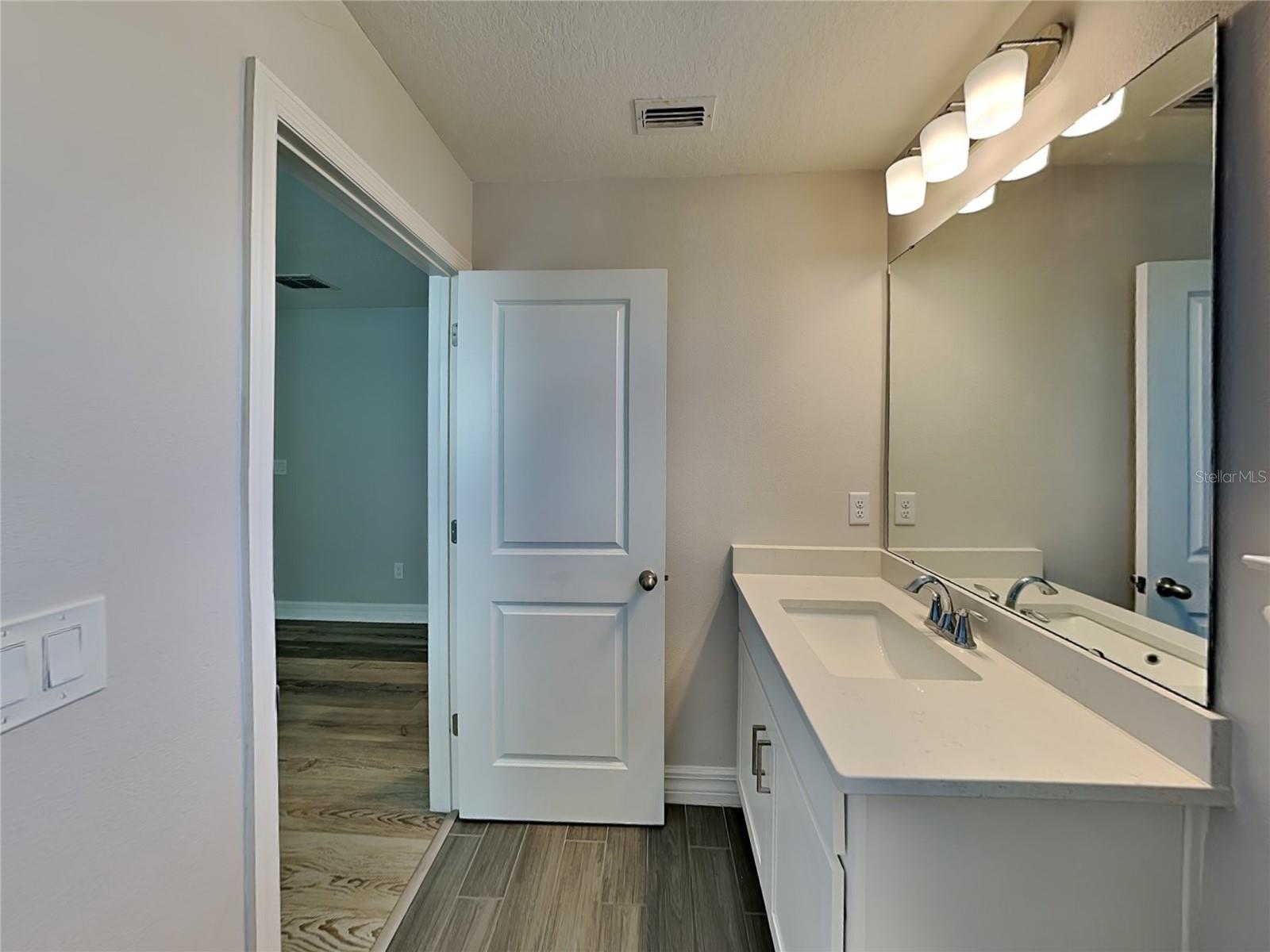 PRAIRIE OAKS - Residential Lease