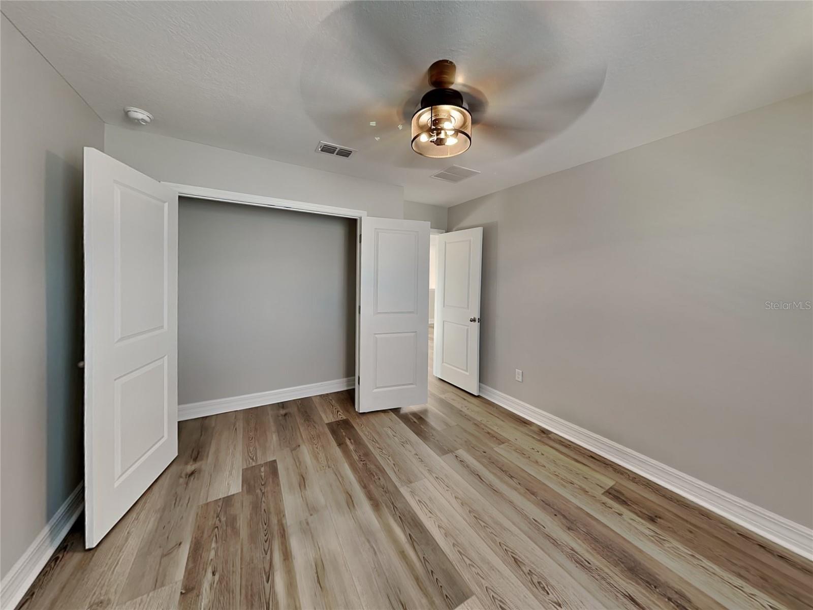 PRAIRIE OAKS - Residential Lease