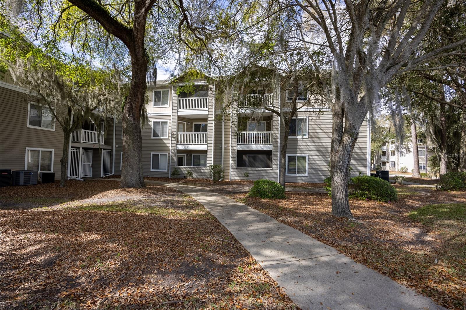 COUNTRYSIDE UNIVERSITY - Residential