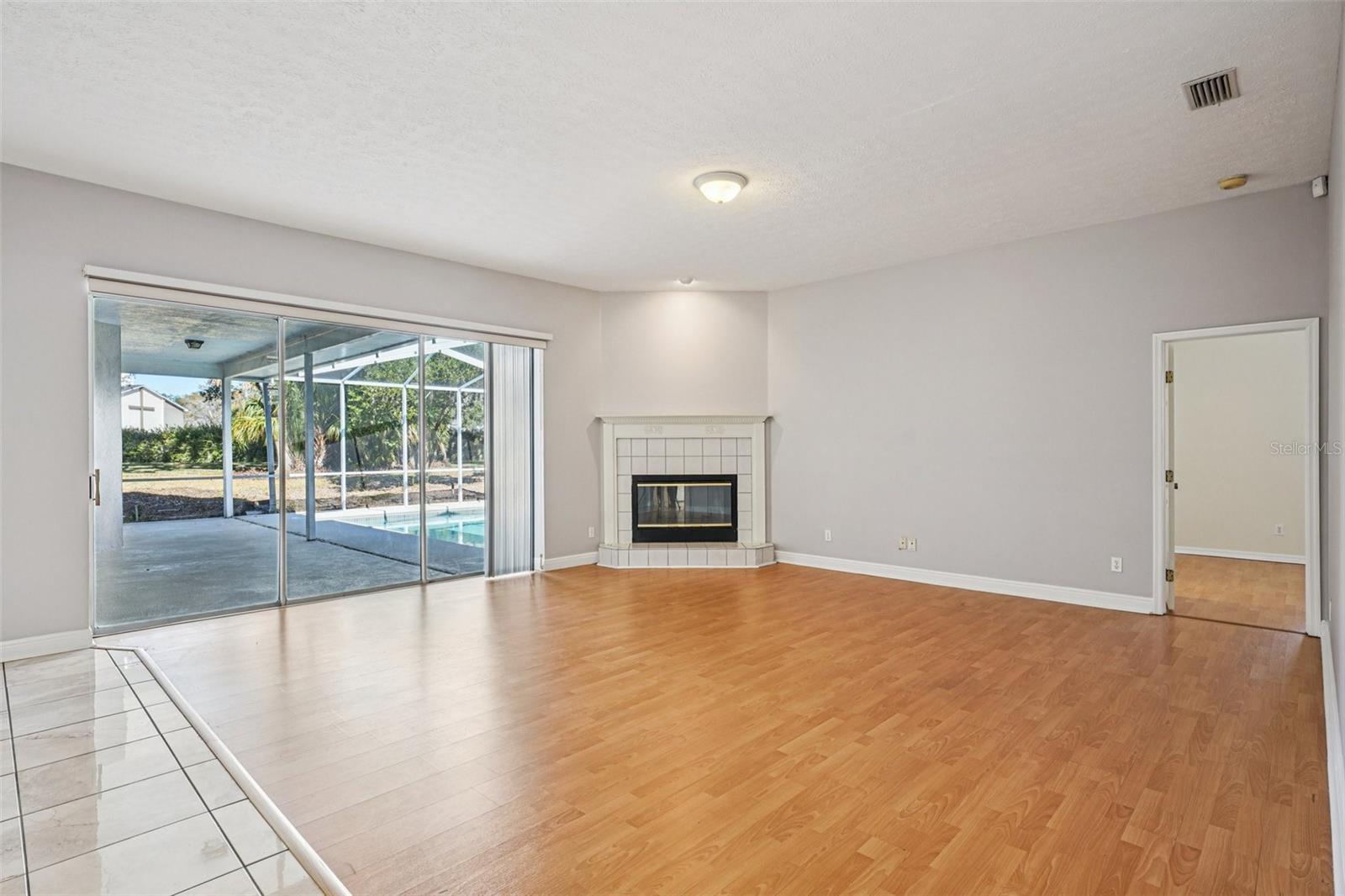 PARKLAND ESTATES EAST - Residential