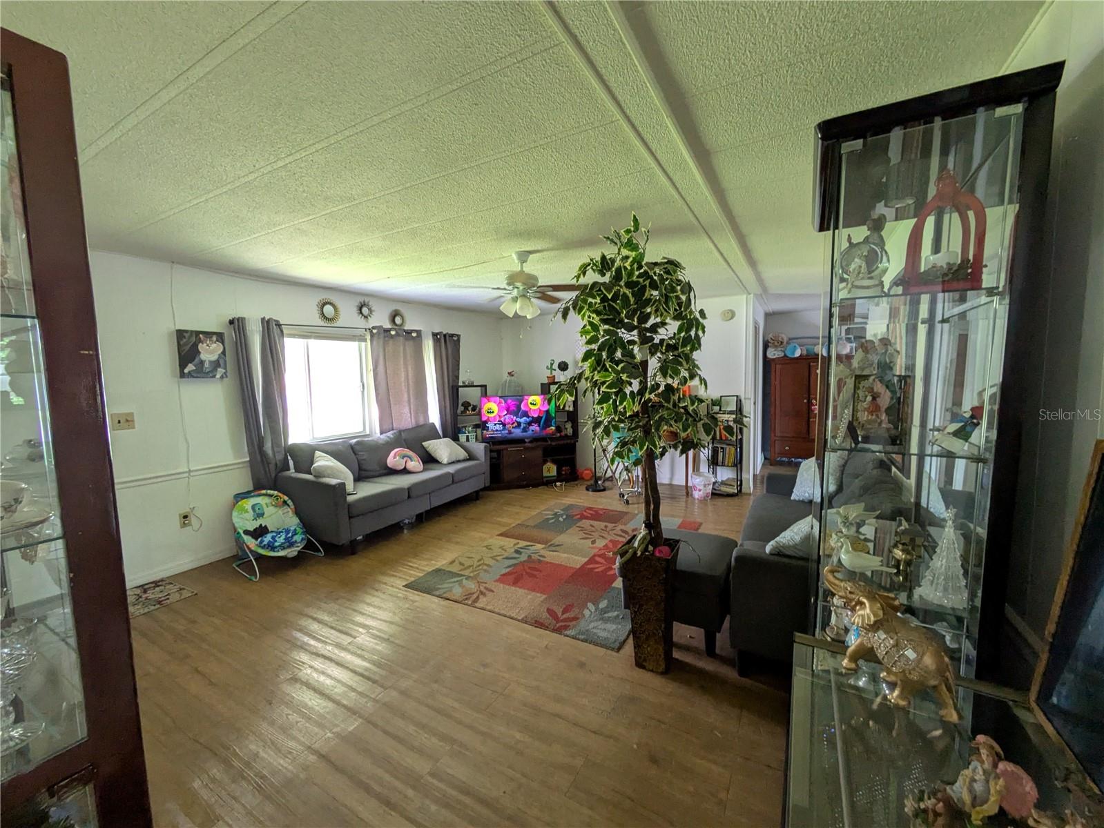 LEE BEL PARK - Residential