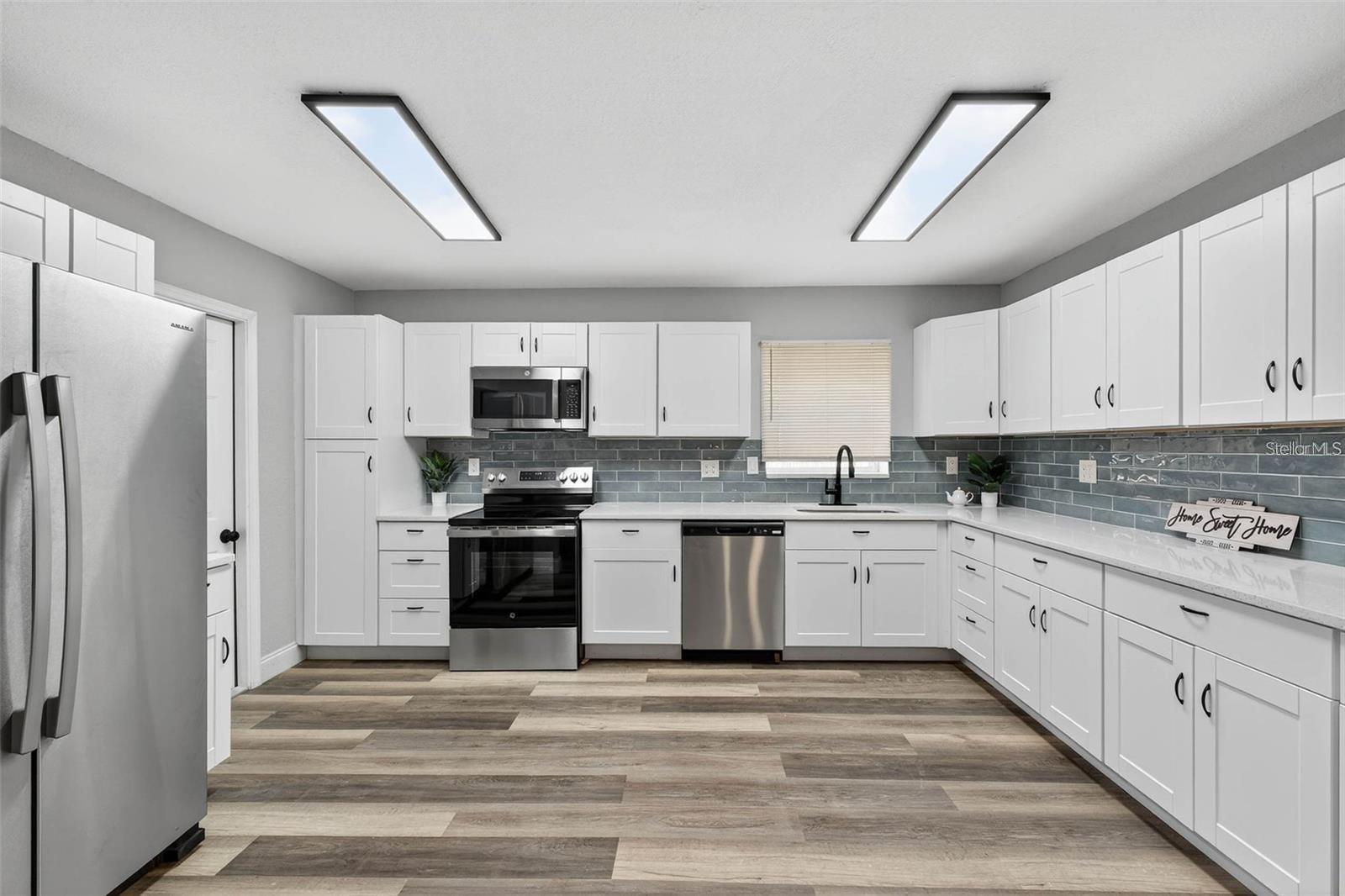 MEADOW LAWN 13TH ADD - Residential