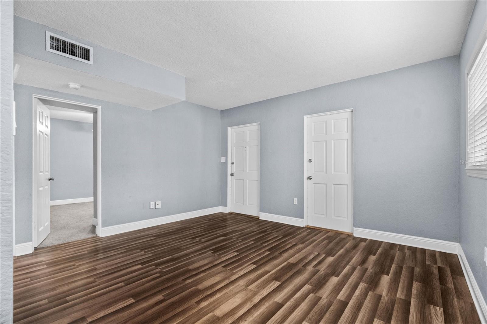 HAMPSHIRE/LK IVANHOE CONDO - Residential