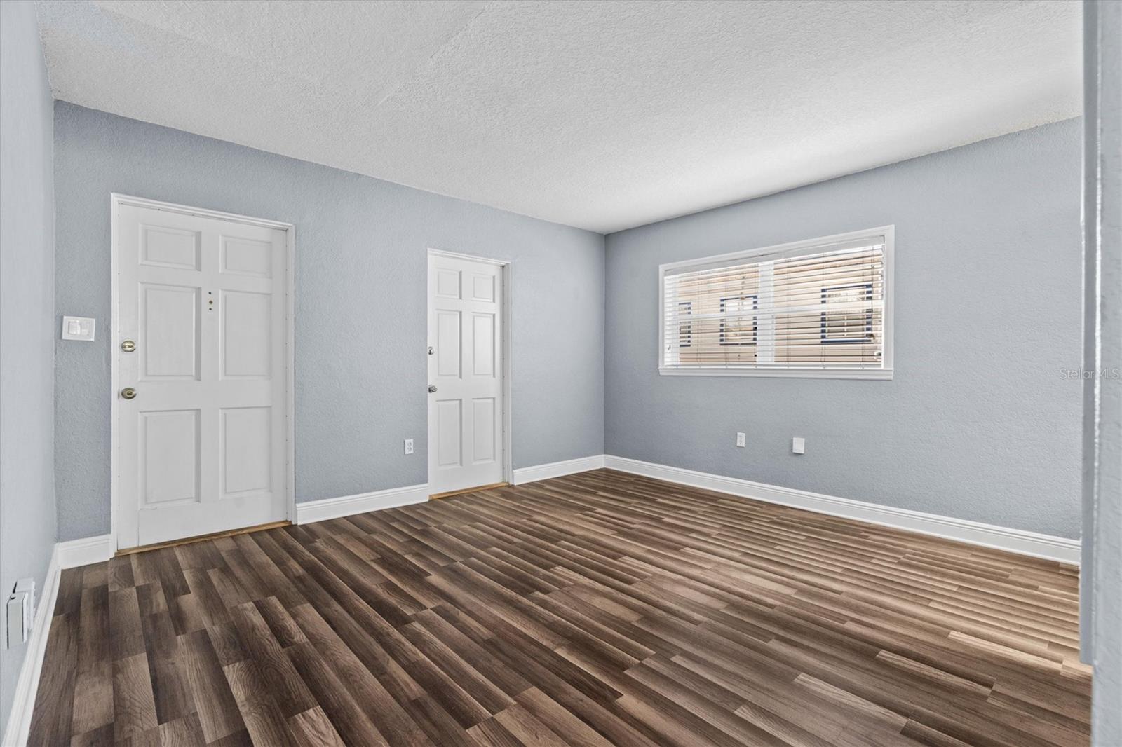 HAMPSHIRE/LK IVANHOE CONDO - Residential