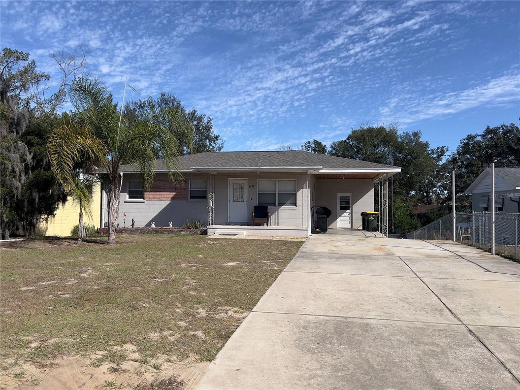 Photo of 1247 Lakeview Drive, Clermont, FL 34711 (MLS # G5107571)