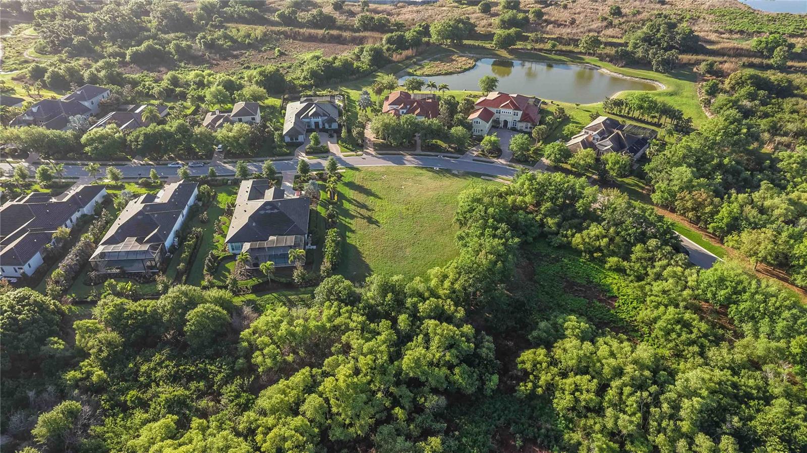 FOUNDERS CLUB - Land