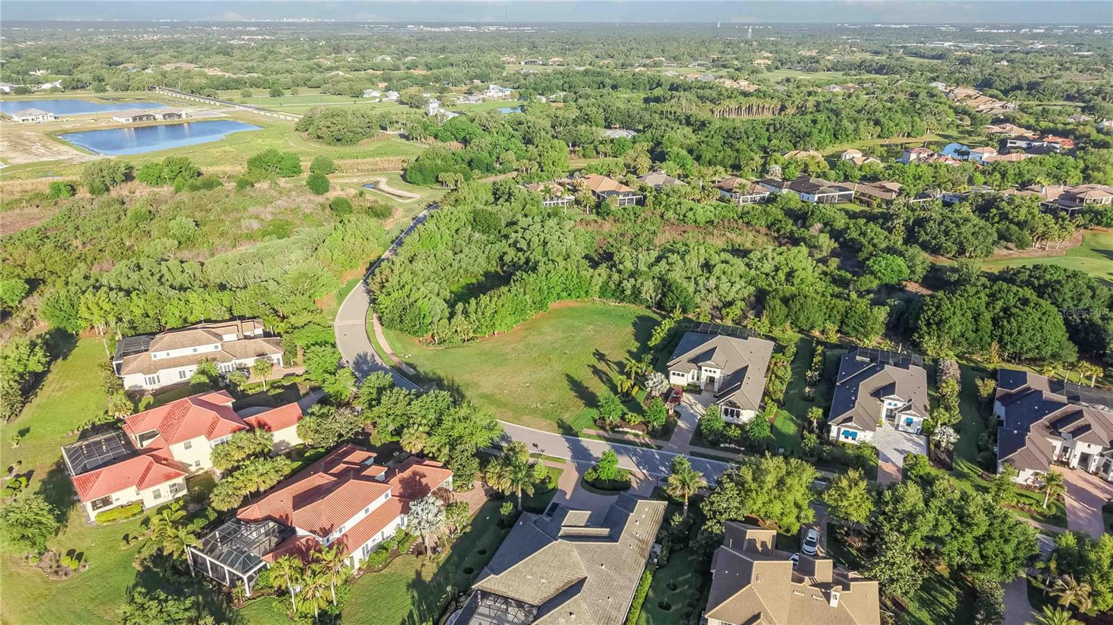 FOUNDERS CLUB - Land