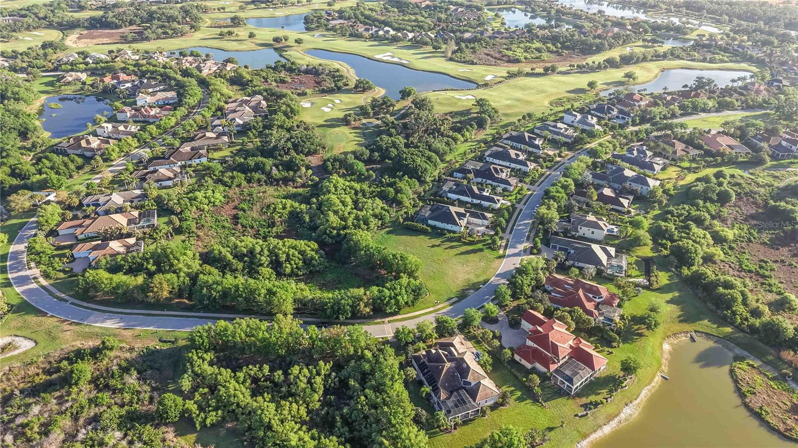 FOUNDERS CLUB - Land