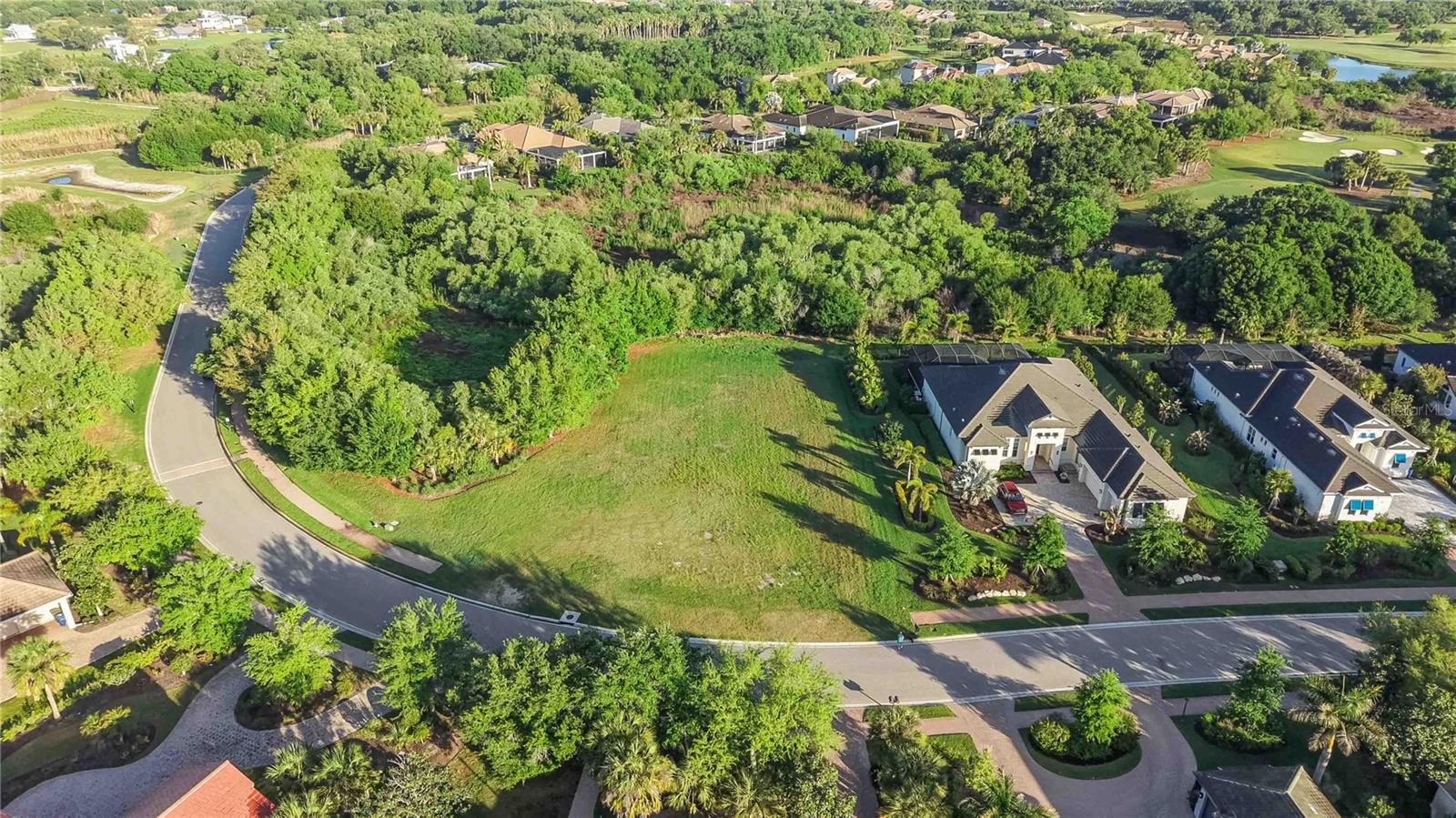 FOUNDERS CLUB - Land