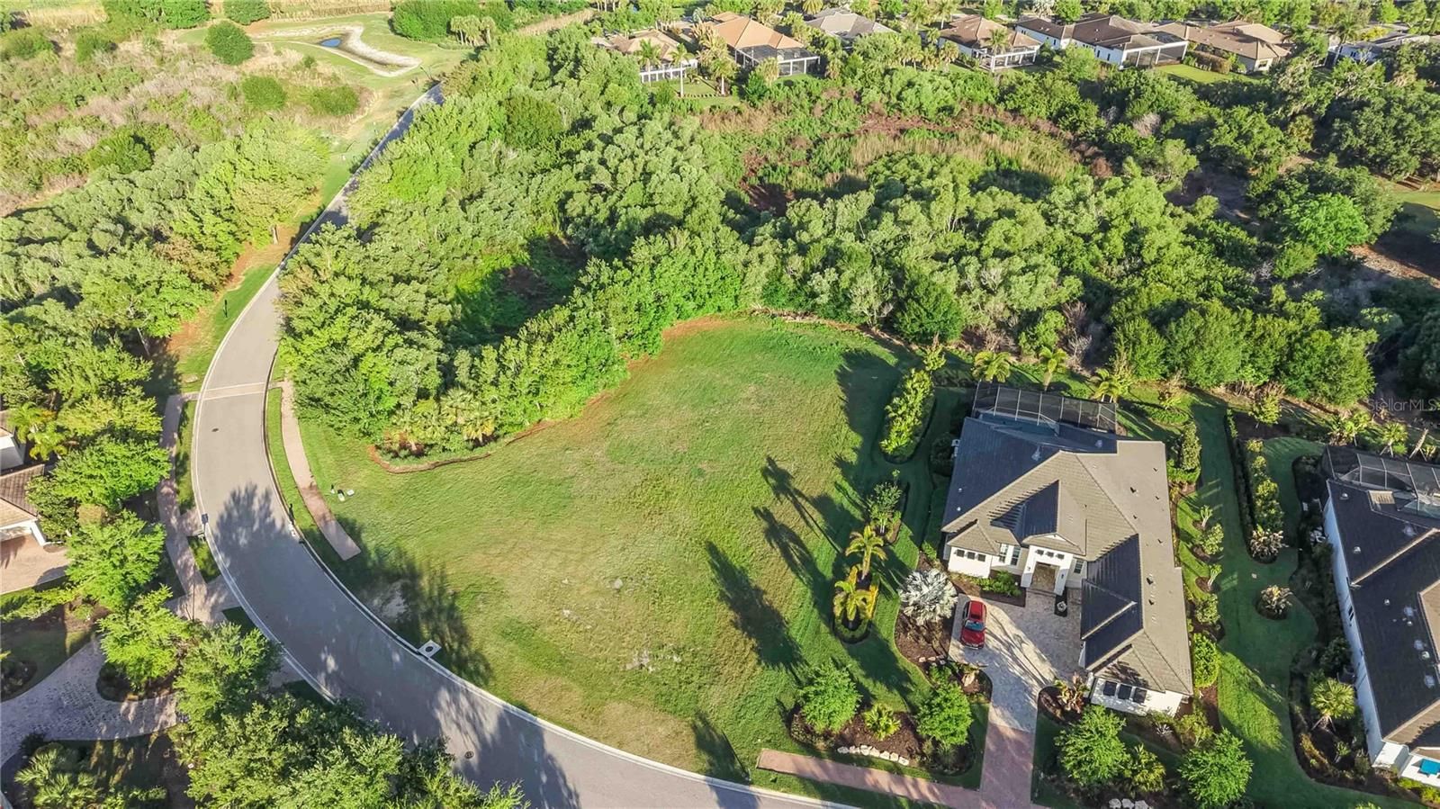 FOUNDERS CLUB - Land