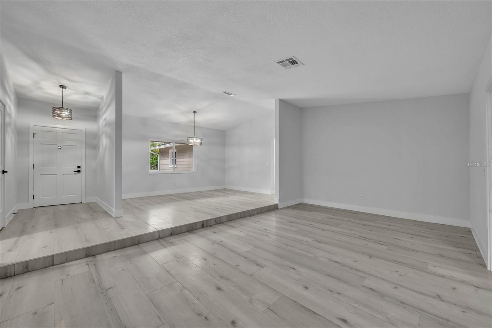 672 SILVER CREEK DRIVE