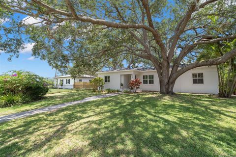 526 36TH AVENUE NE ST PETERSBURG FL 33704
