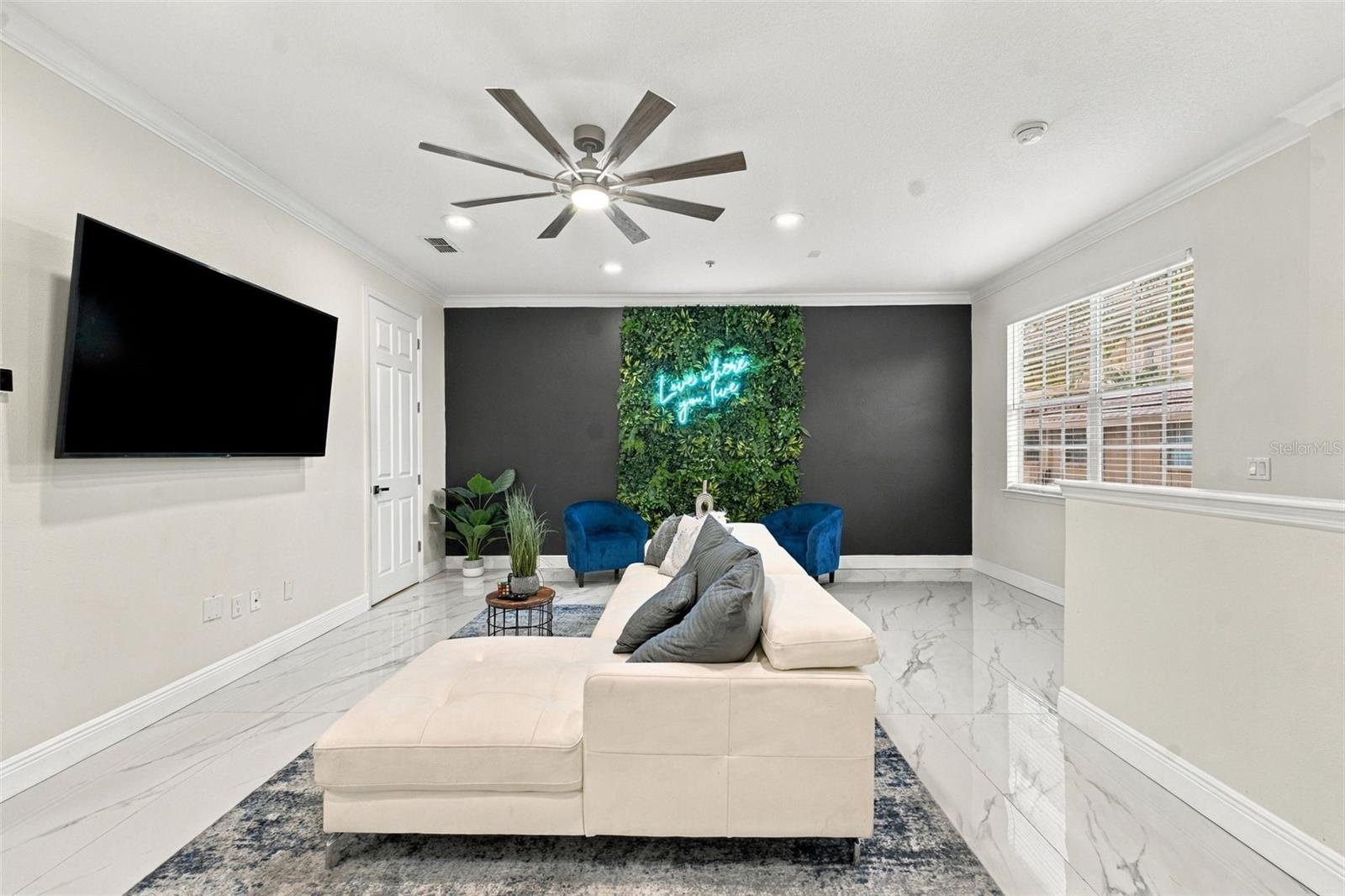 3111 W DE LEON STREET 9