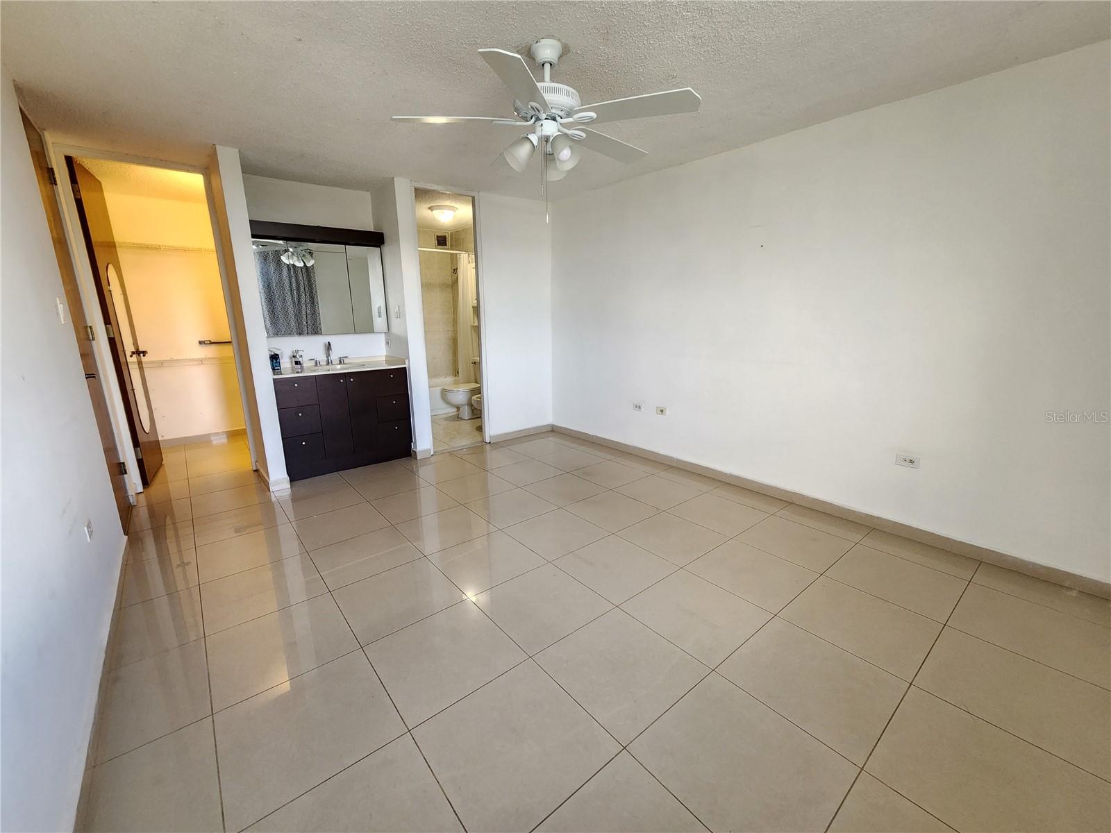 CONDOMINIO PARQUE REAL - Residential
