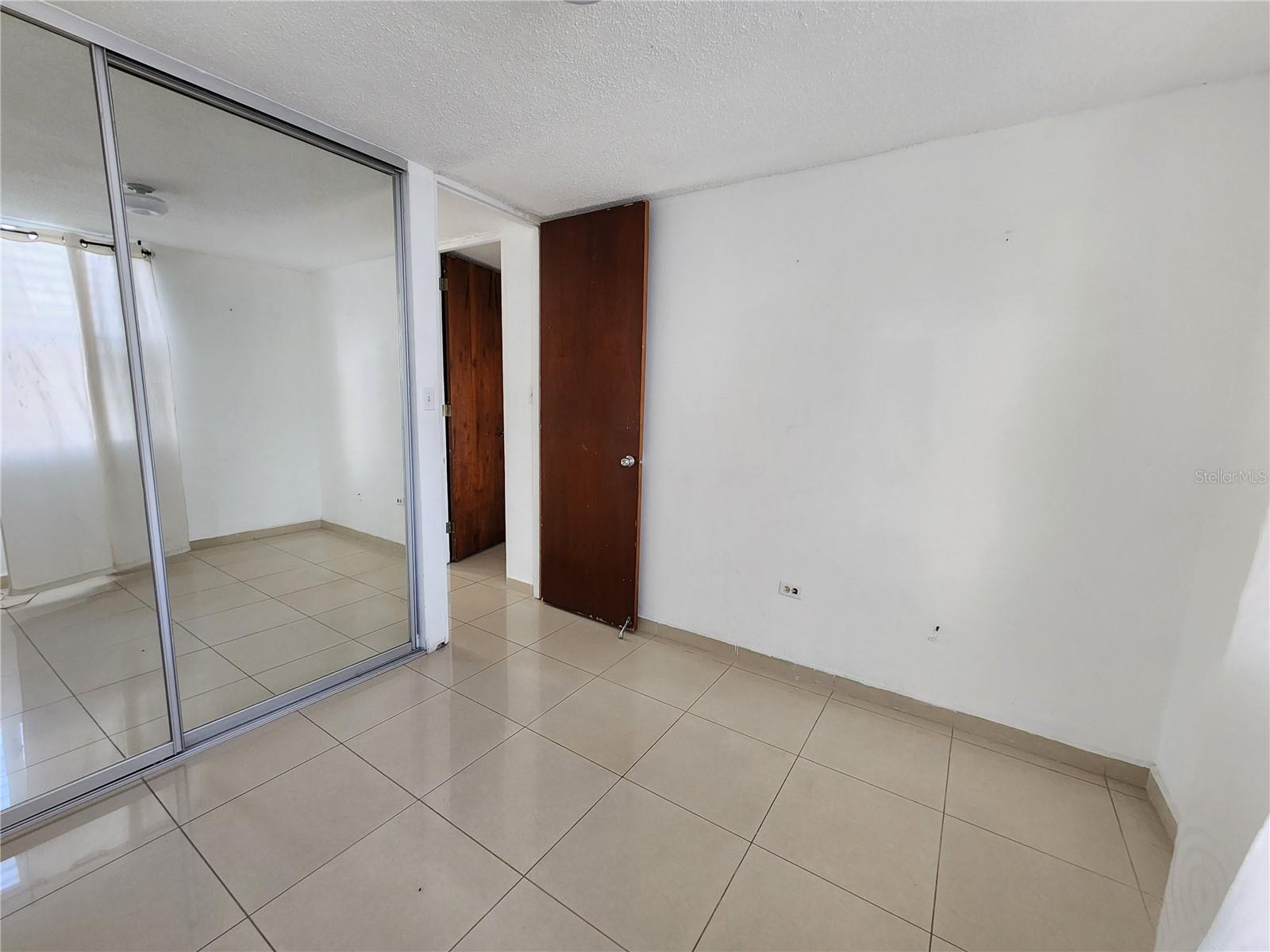 CONDOMINIO PARQUE REAL - Residential