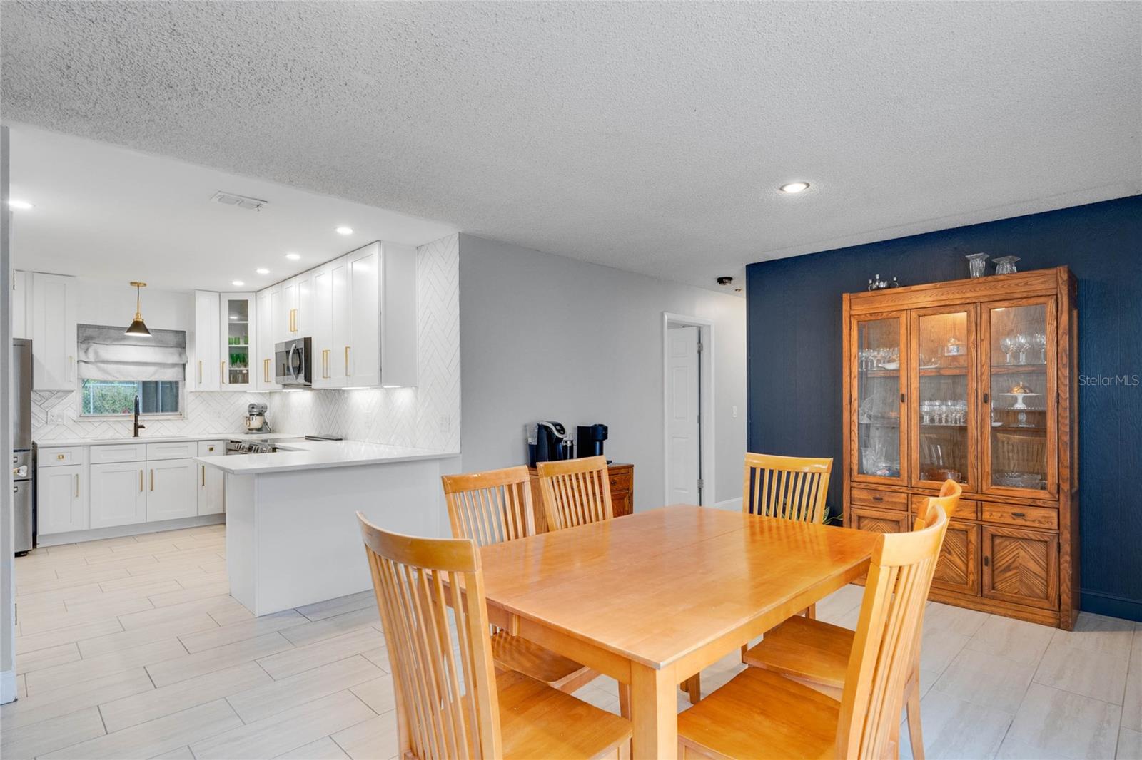 611 ALDAMA COURT