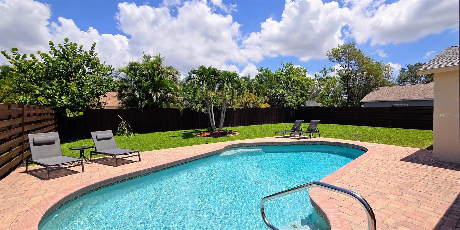 GULF GATE EAST UNIT 3 - Residential Lease