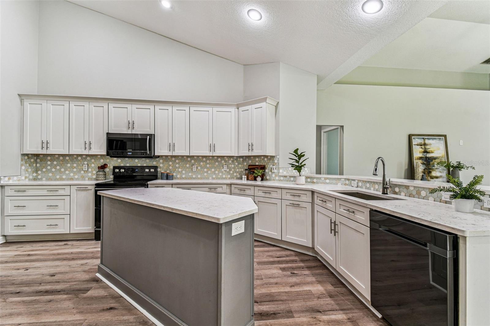 TAMPA PALMS AREA 2 7E UNIT 2 - Residential