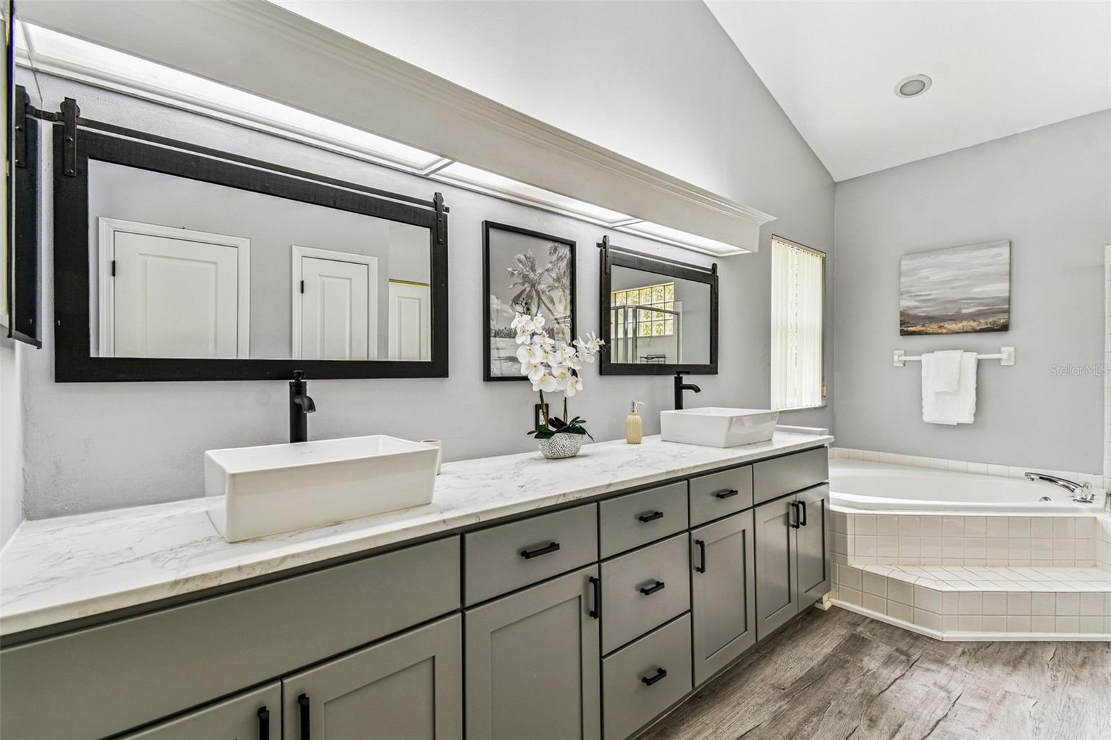 TAMPA PALMS AREA 2 7E UNIT 2 - Residential
