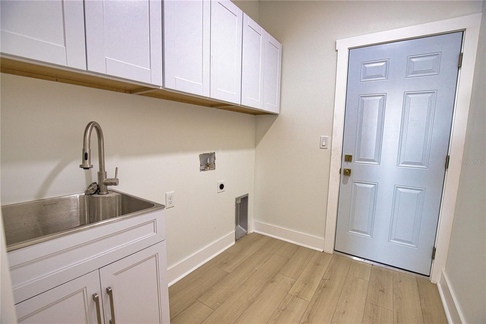 ROTONDA SANDS - Residential