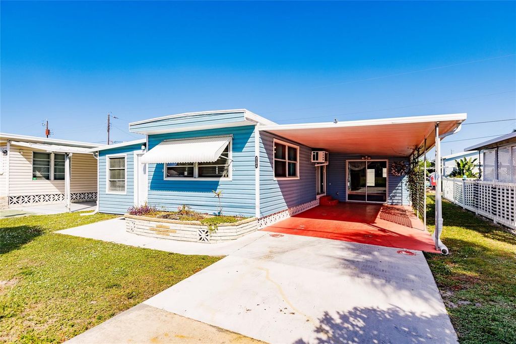 Photo of 3104 10th Street W, Palmetto, FL 34221 (MLS # A4588529)