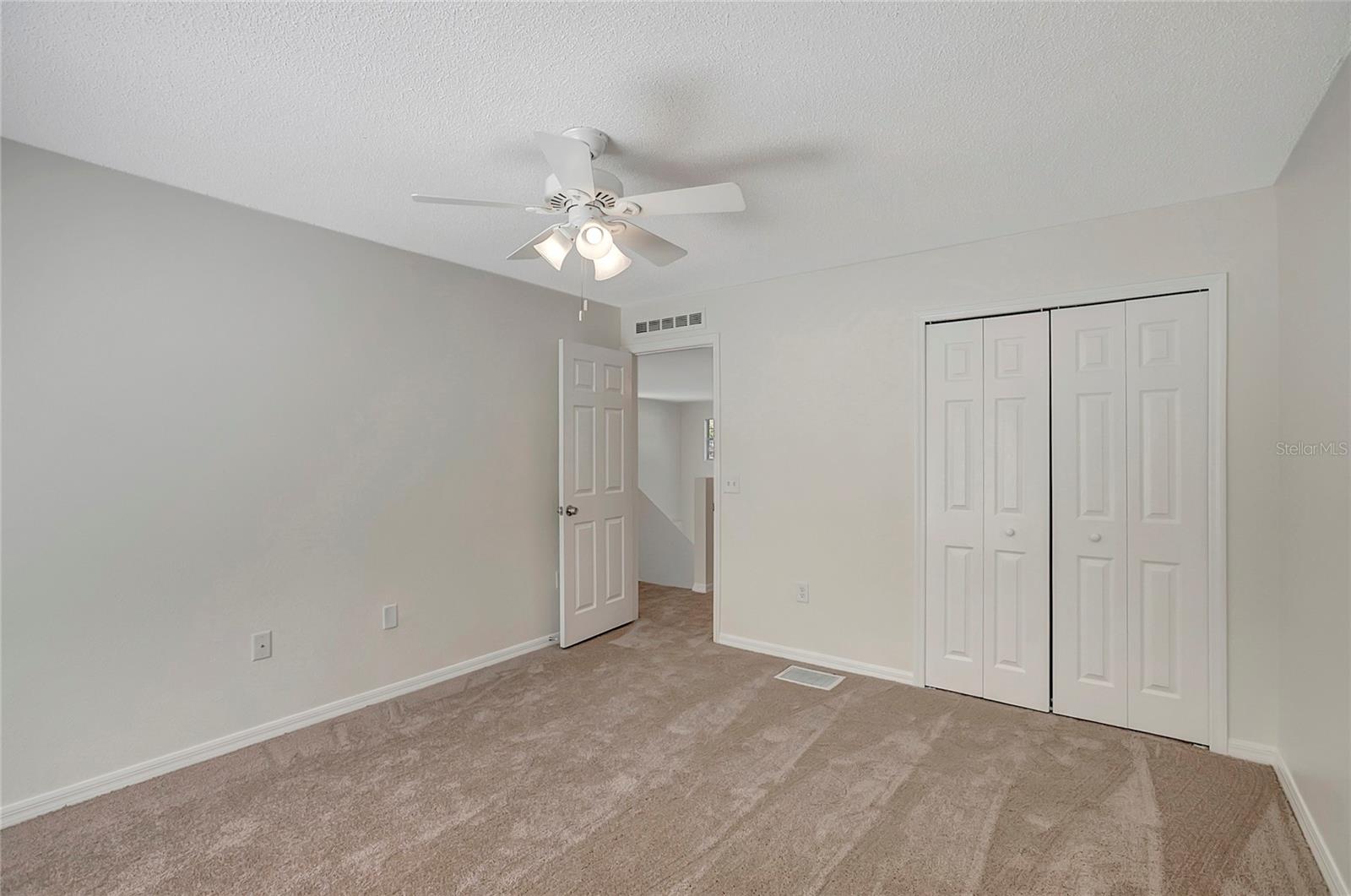 COUNTRY CHASE - Residential
