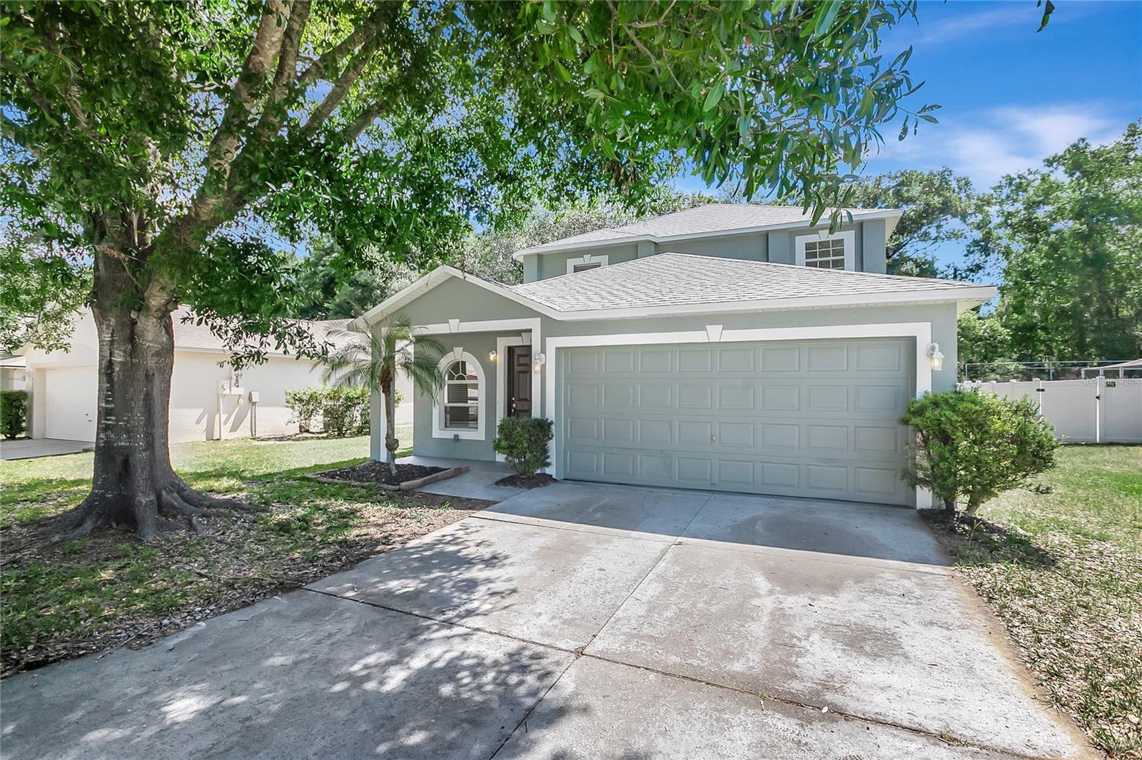 COUNTRY CHASE - Residential