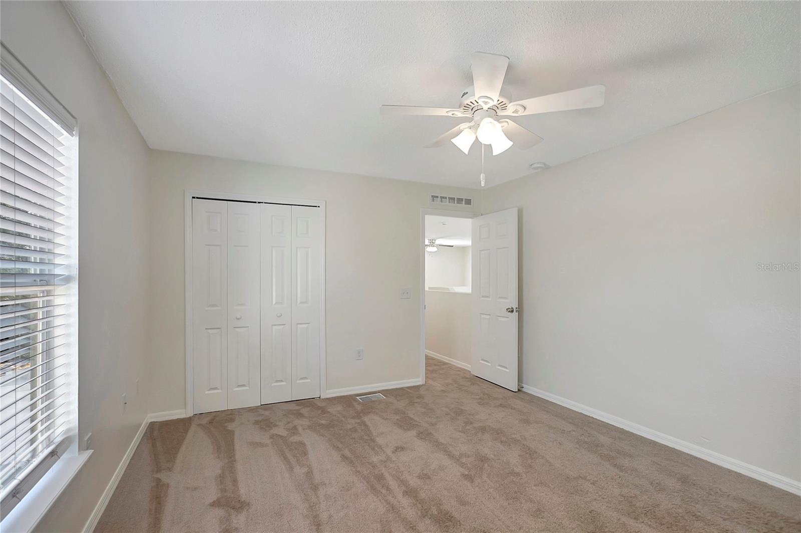 COUNTRY CHASE - Residential