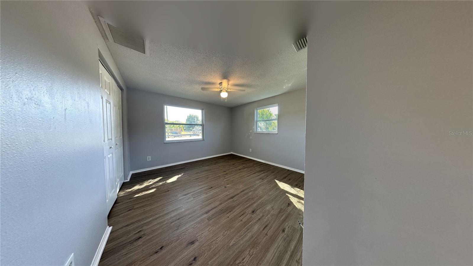 PARADISE PARK MANOR - Residential