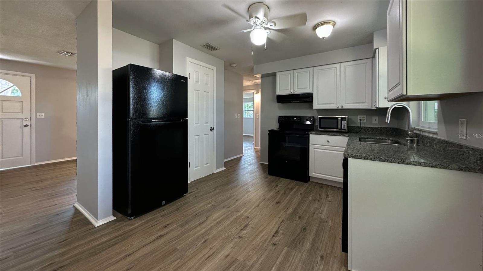 PARADISE PARK MANOR - Residential